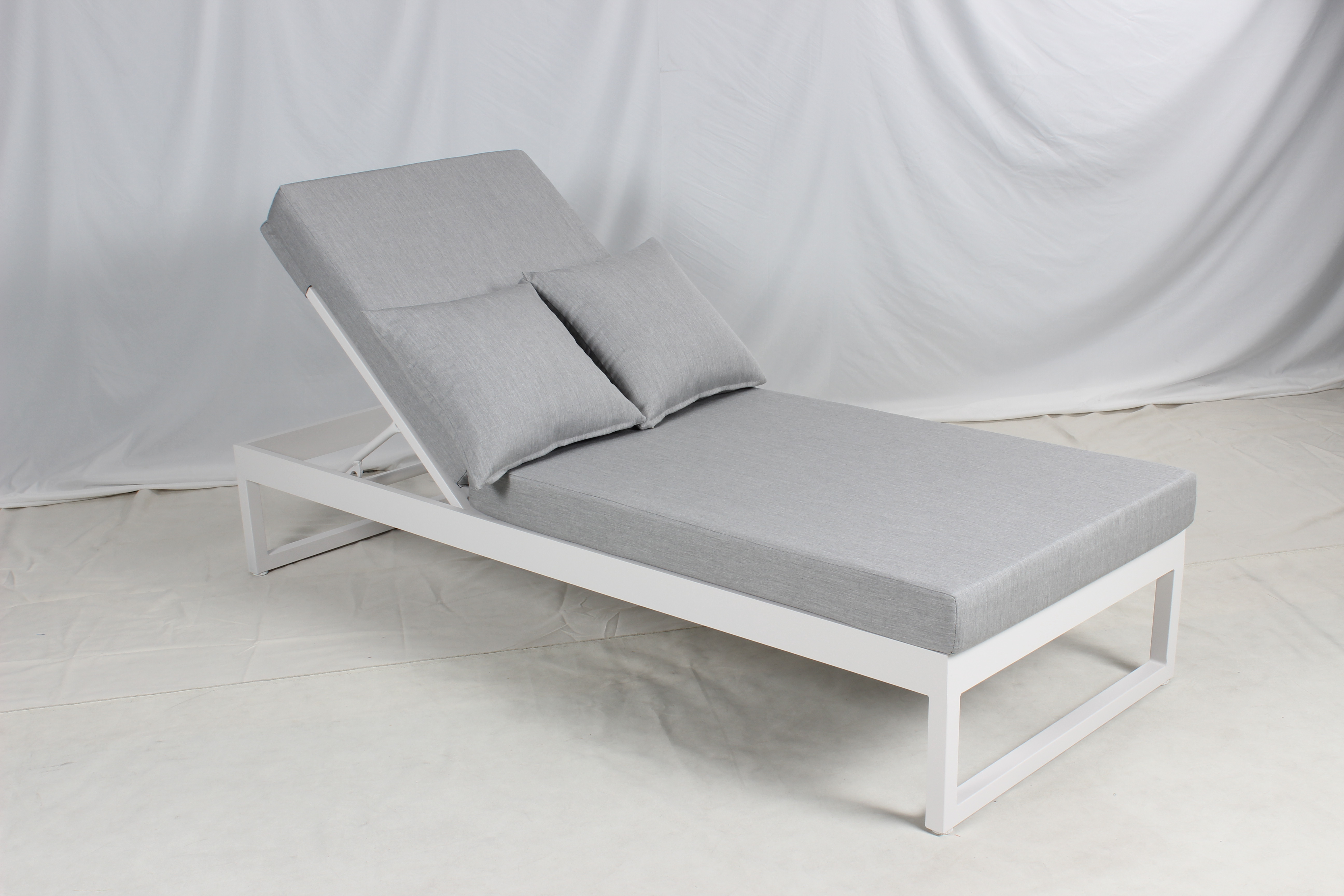 White pool outdoor aluminum lounger furniture